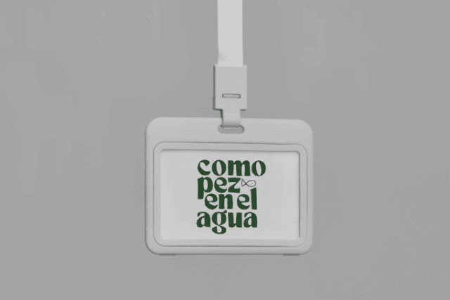 Identificador de evento con la frase Como pez en el agua, diseño de Doña Tecla para campaña de marca en Valladolid.